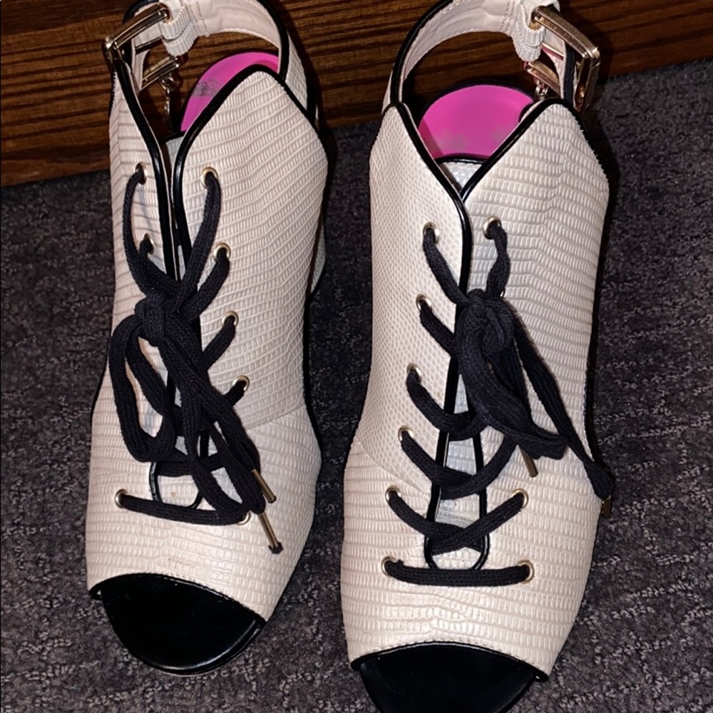 Brand new Juicy Couture wedges 👠 ❗️ - Picture 3 of 5
